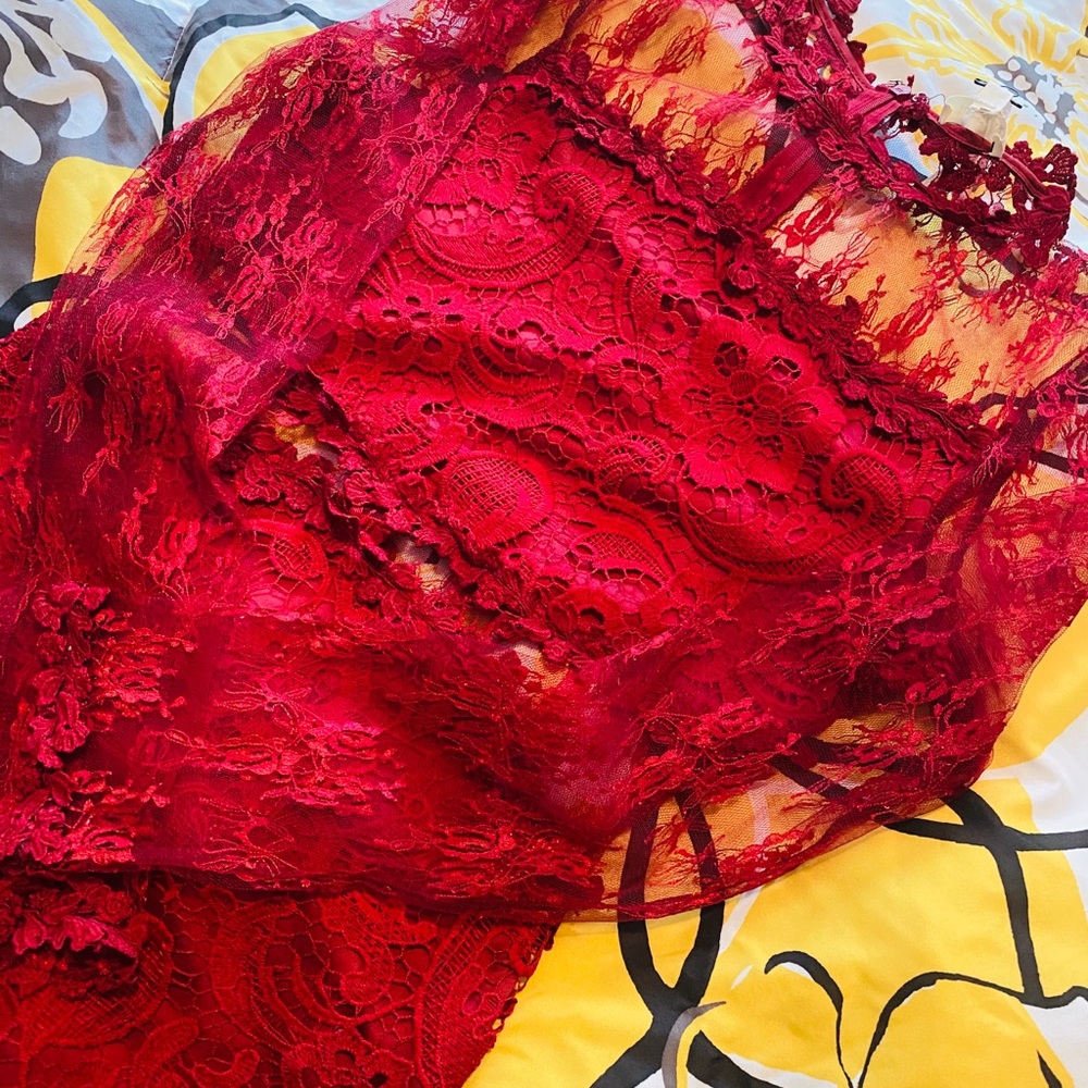✨🆕 Burgundy Lace Cocktail Midi Dress✨